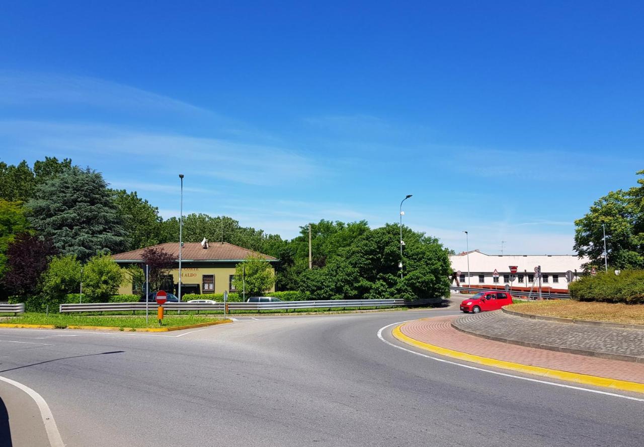 La Corte di Aldo Rozzano Esterno foto